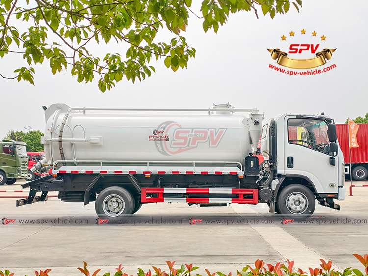6,000 Litres Waste Water Collection Truck - Right Side